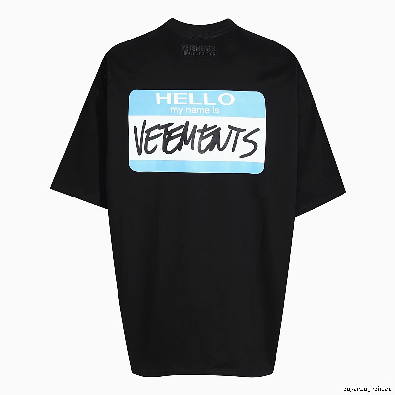 Logo Detail Statement graphic T-shirt Black Colorful Lucky with Functional Detail