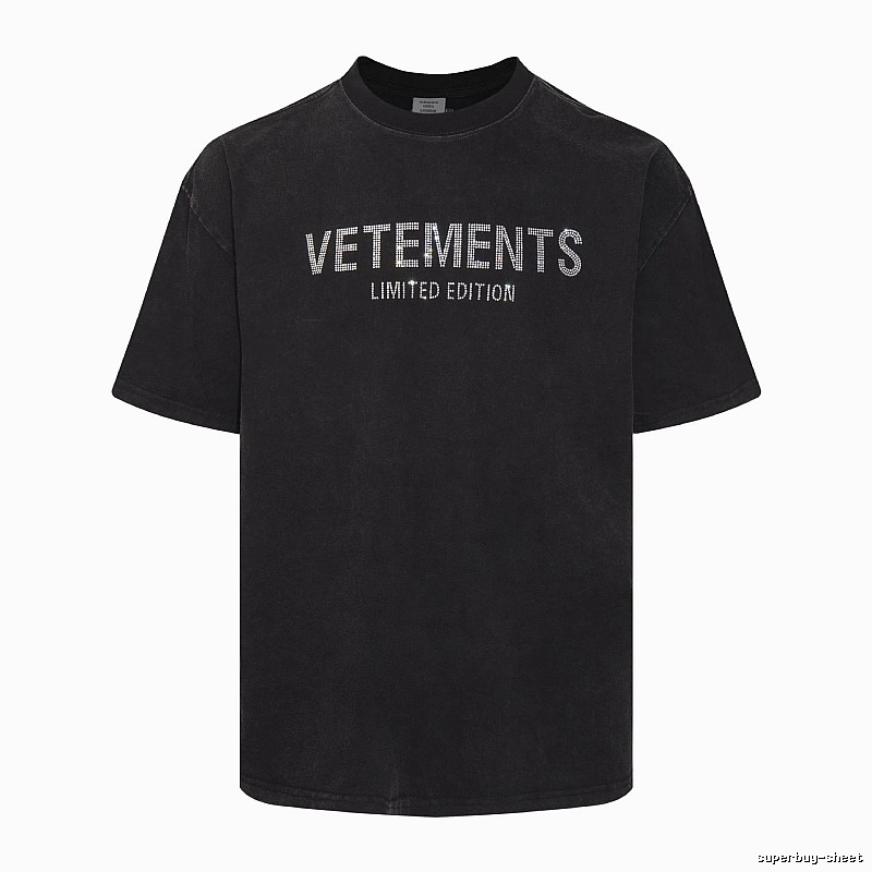 Logo Detail Statement graphic T-shirt Black Colorful Lucky with Relaxed Feel