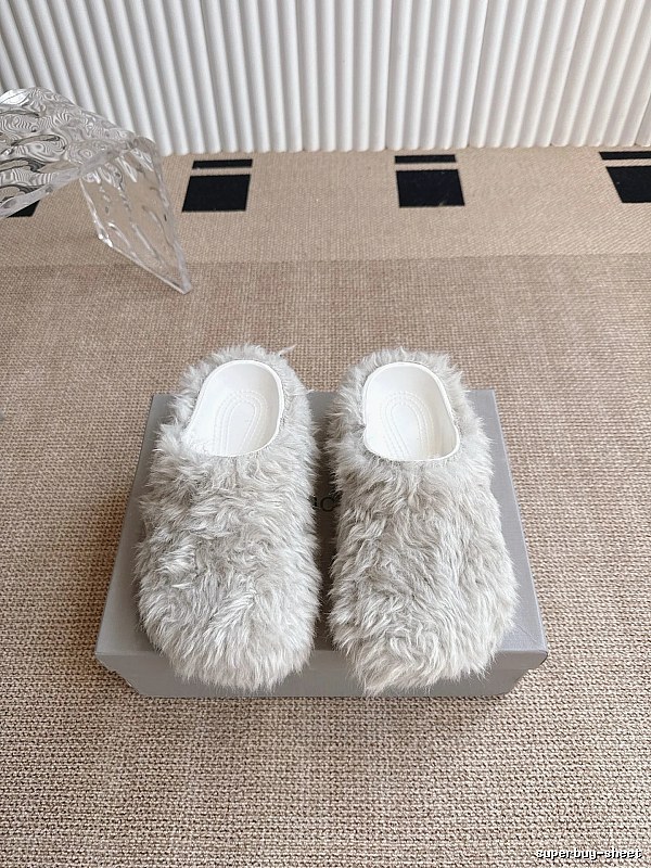 White Furry Slip-on Slippers Fuzzy Slippers for Daily Rotation